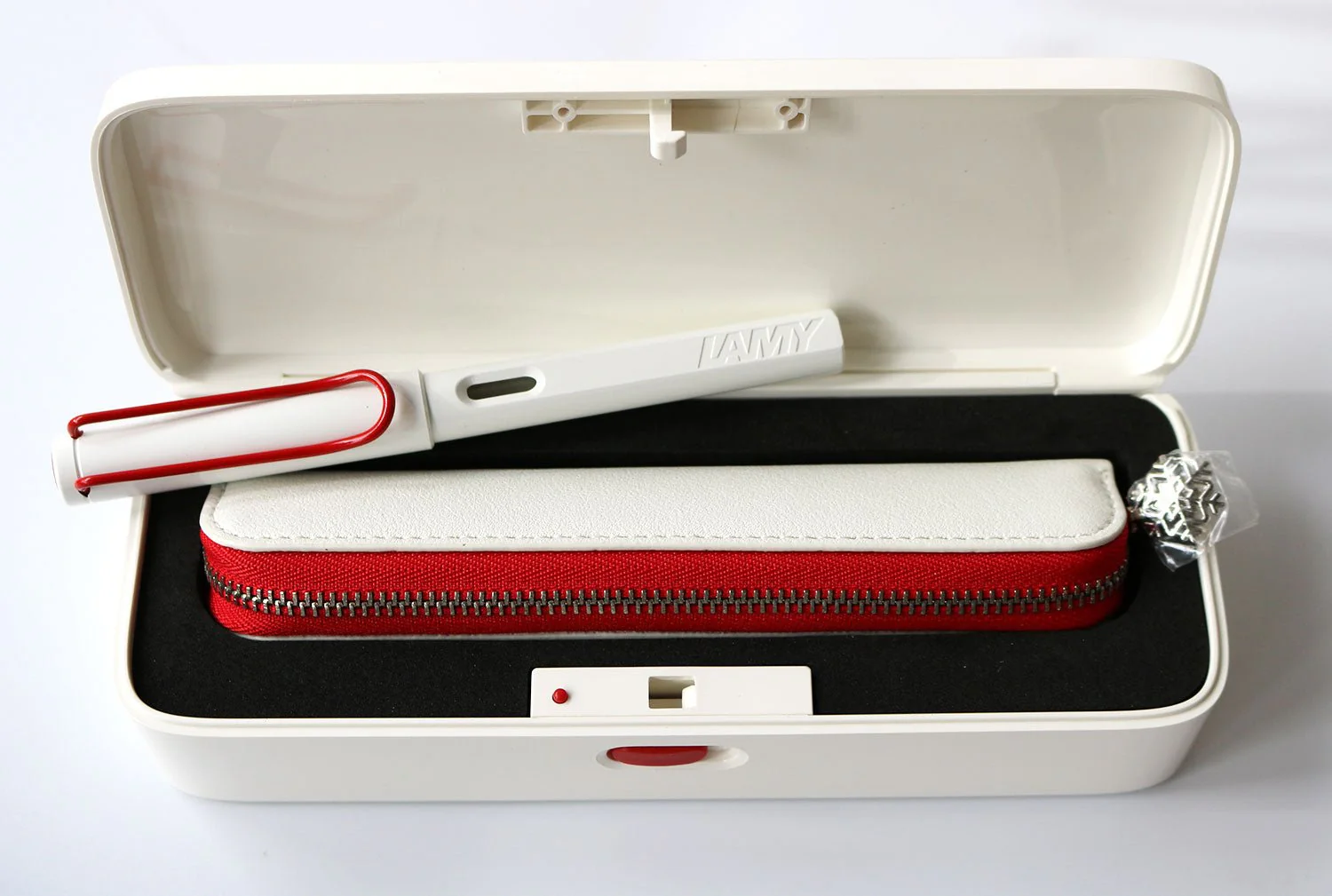 LAMY safari white with red clip and pencase