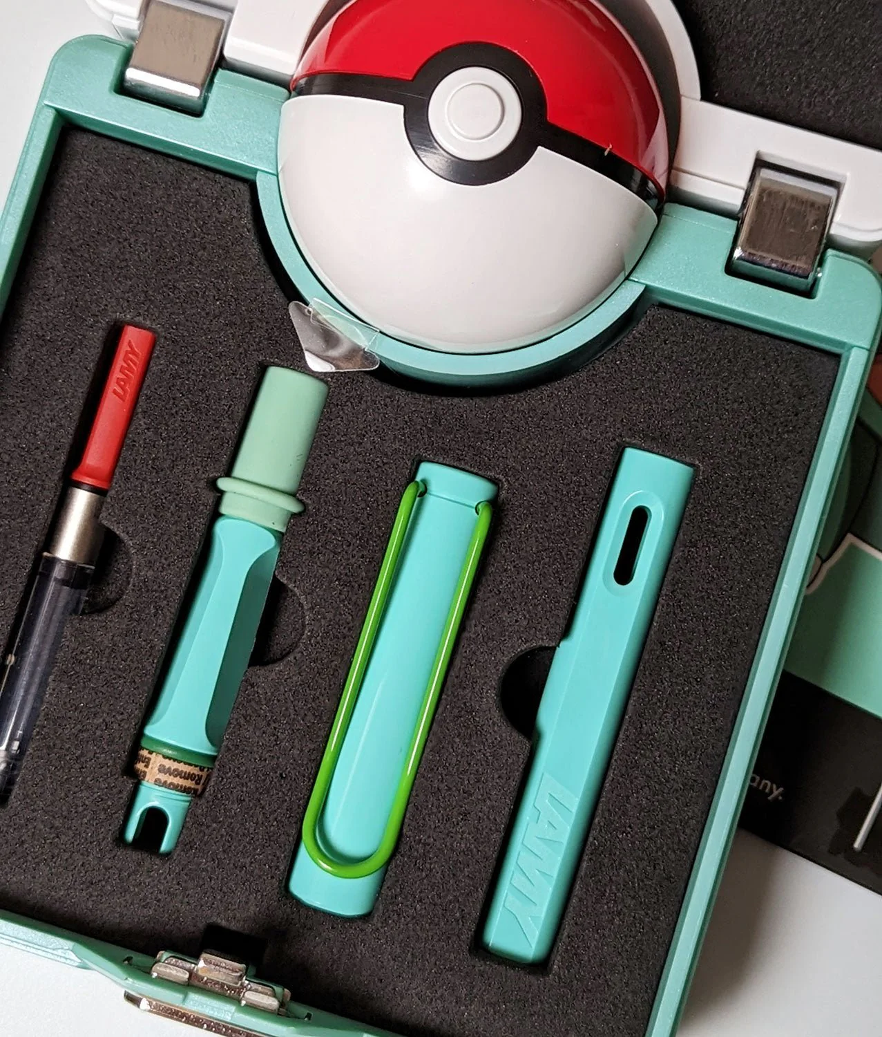 LAMY safari x Pokemon Bulbasaur special edition