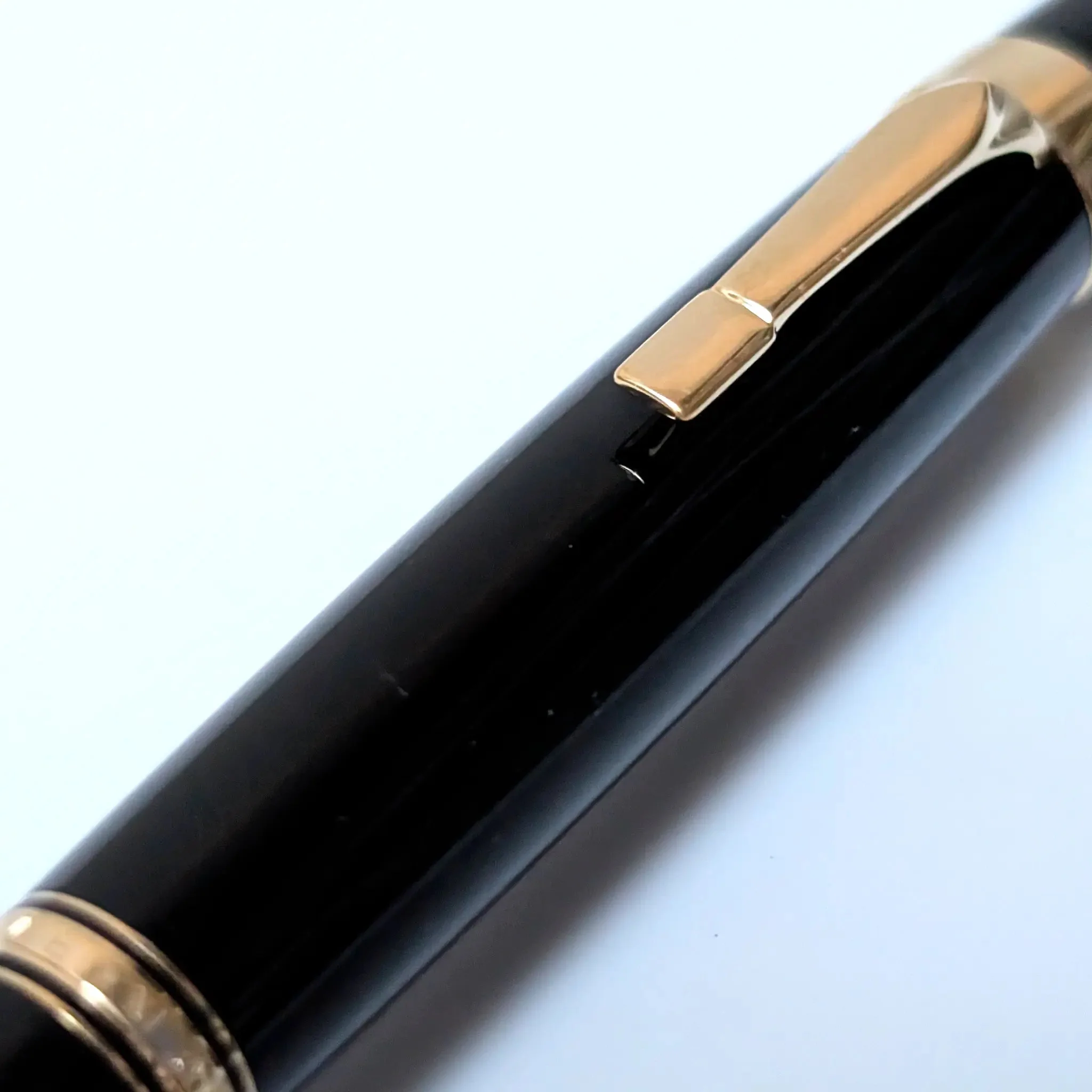 Montblanc Boheme ballpoint pen with gold trim - Image 2