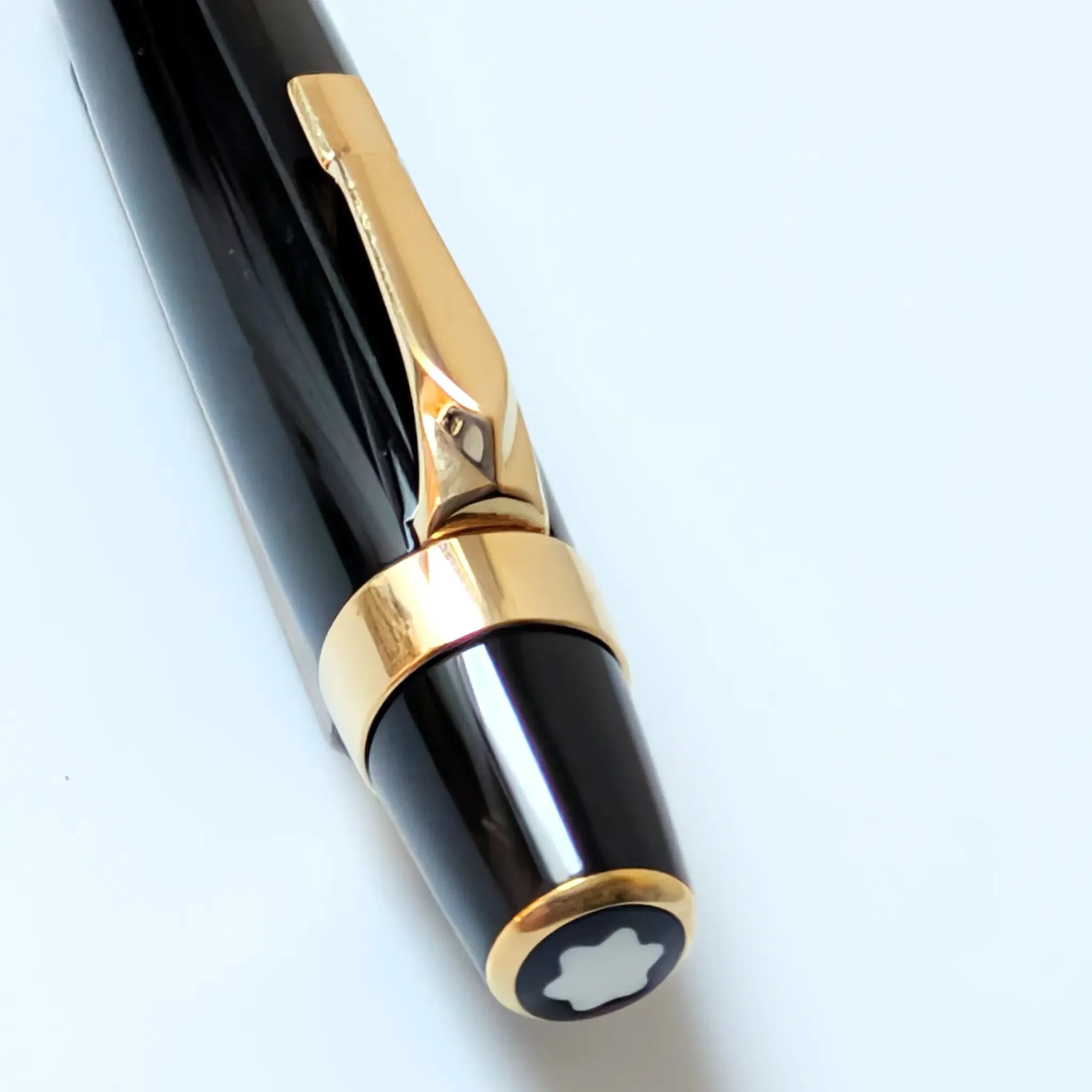 Montblanc Boheme ballpoint pen with gold trim - Image 3