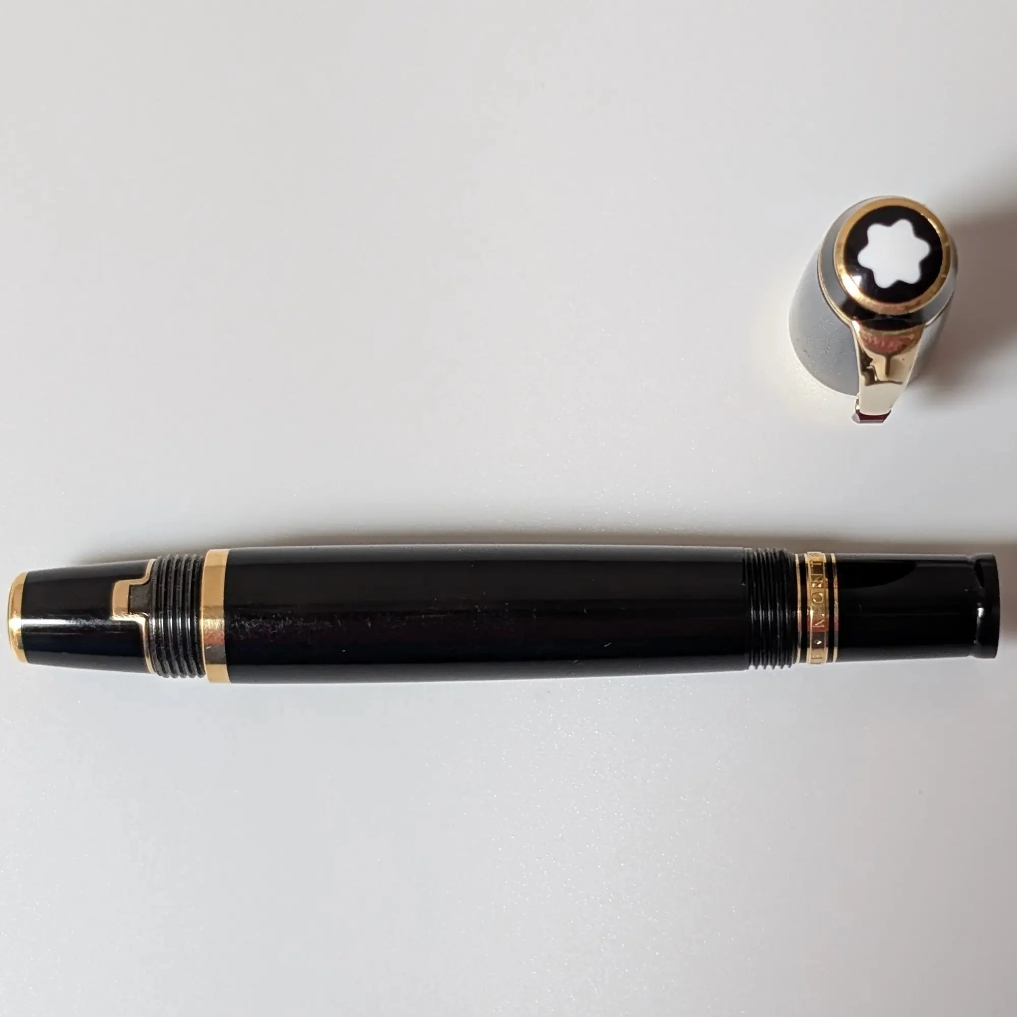 Montblanc Boheme fountain pen with gold trim and red stone - Image 2