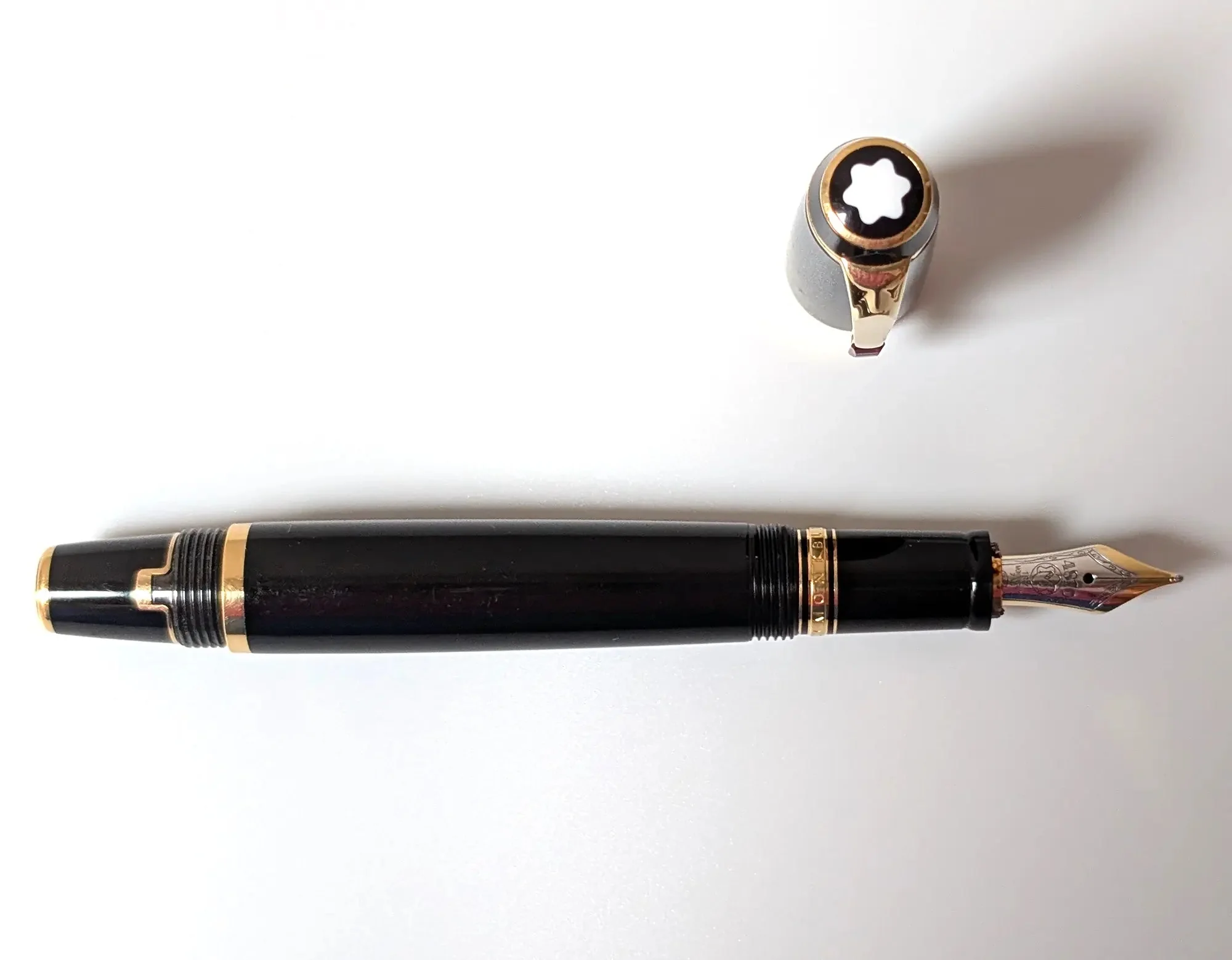 Montblanc Boheme fountain pen with gold trim and red stone - Image 3
