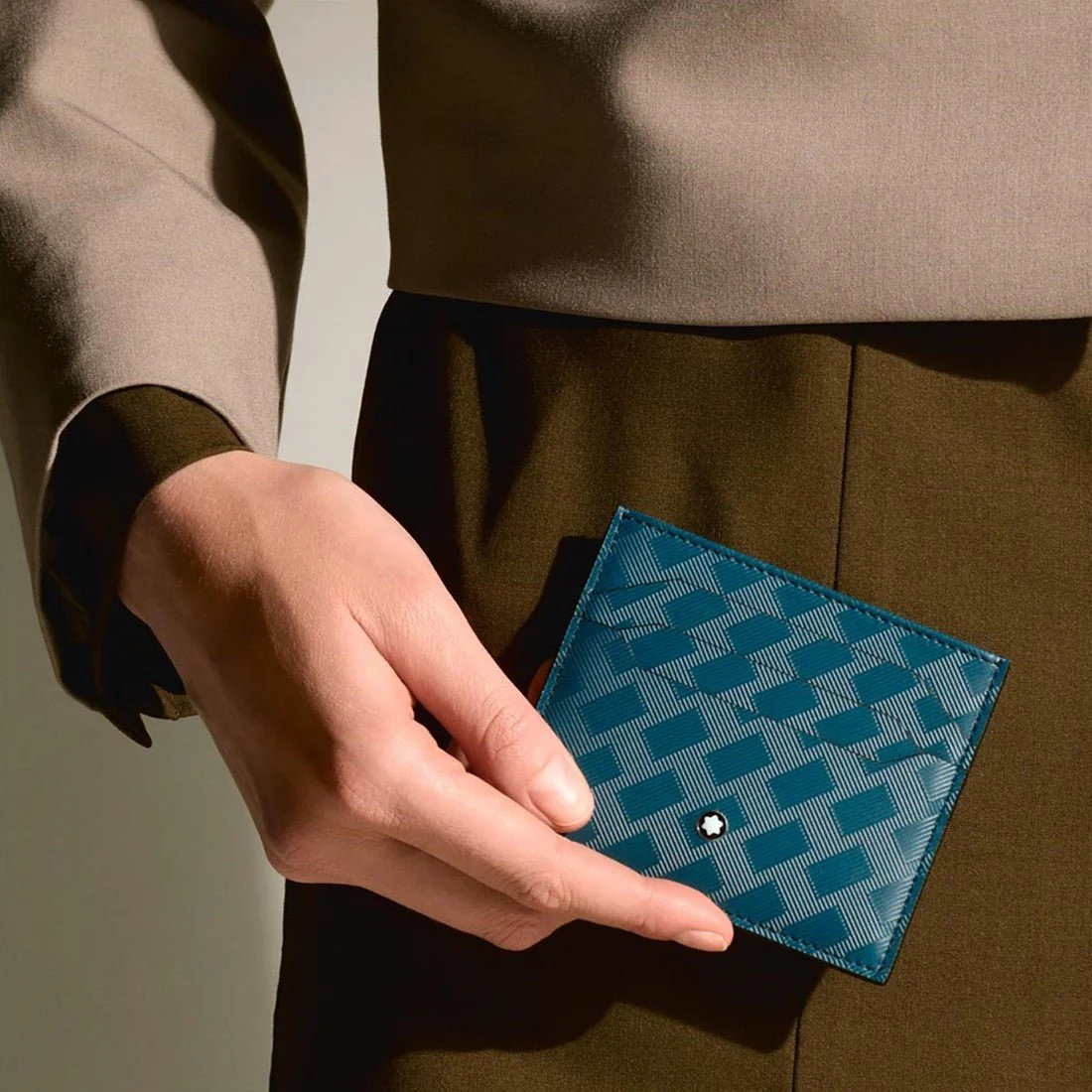 Montblanc Extreme 3.0 pocket card holder 6cc avio blue - Image 3