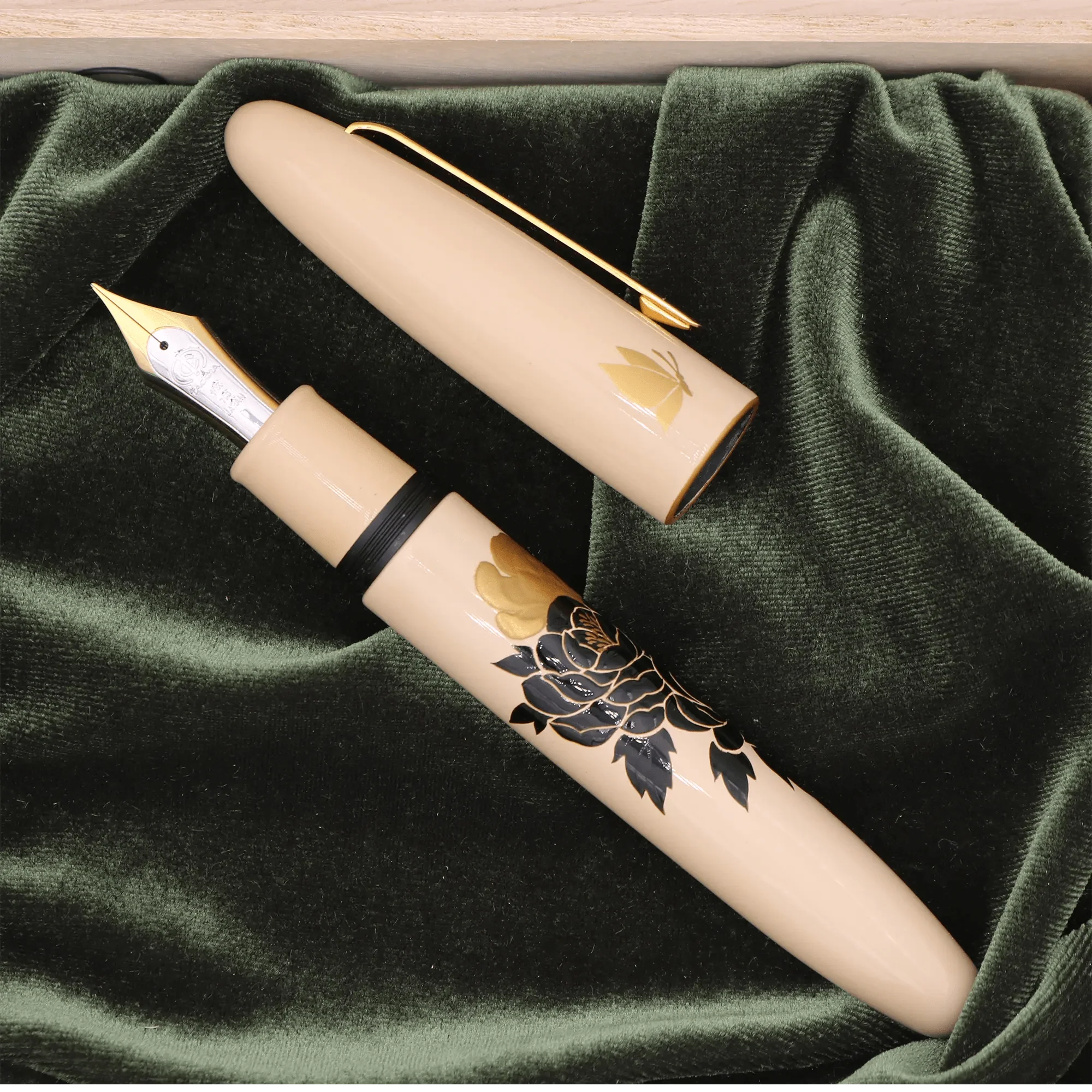 Taccia Shadow Picture Peony and Butterfly fountain pen - Image 3